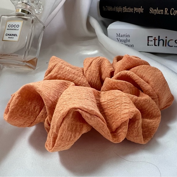 Color scunchies - Picture 6 of 12